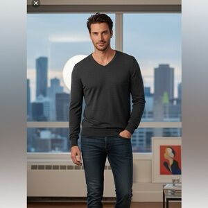 JOHN VARVATOS S 100% wool grey light weight v neck pull over sweater